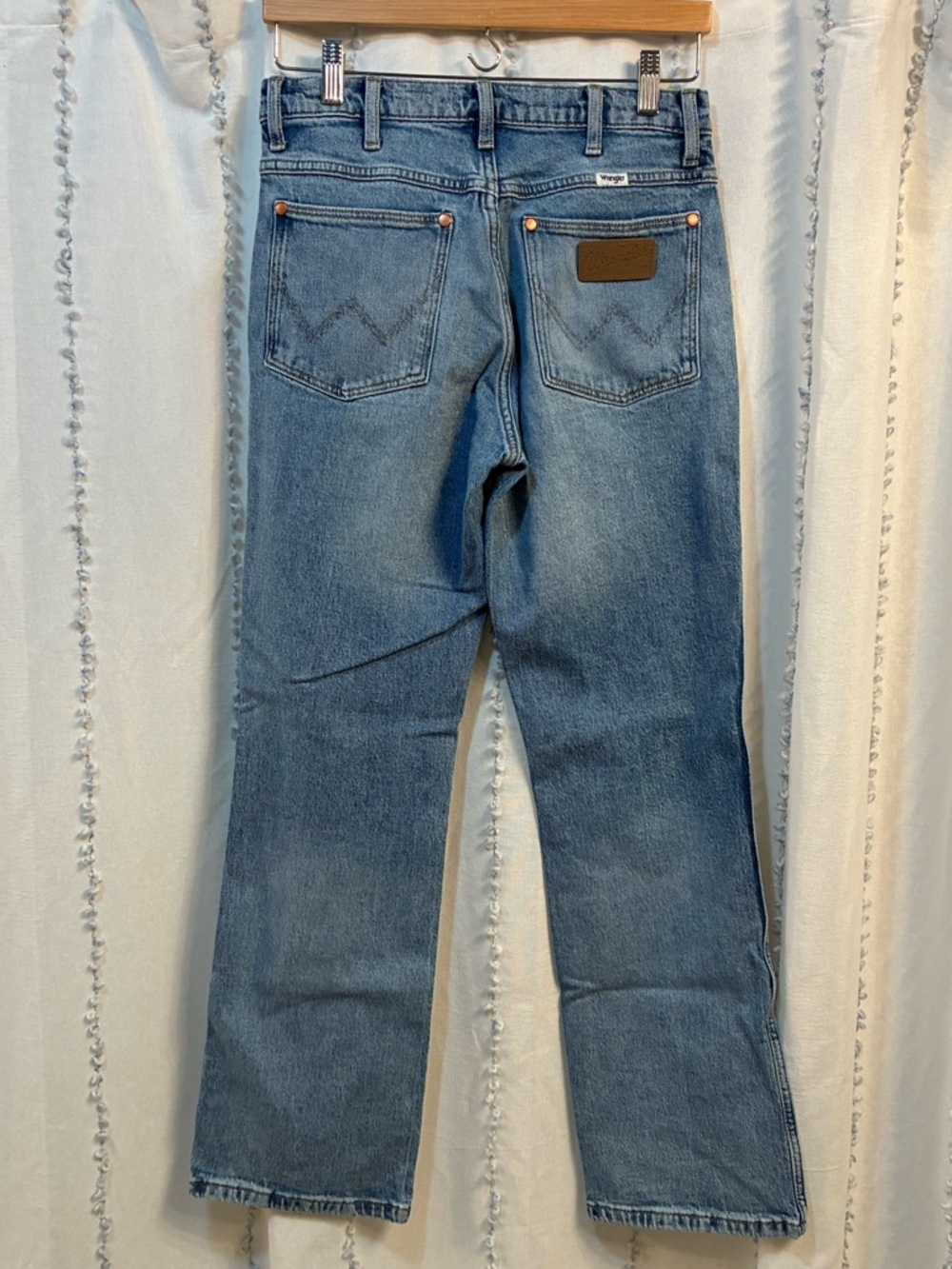 Women’s light wash Wrangler jeans size 28x 31